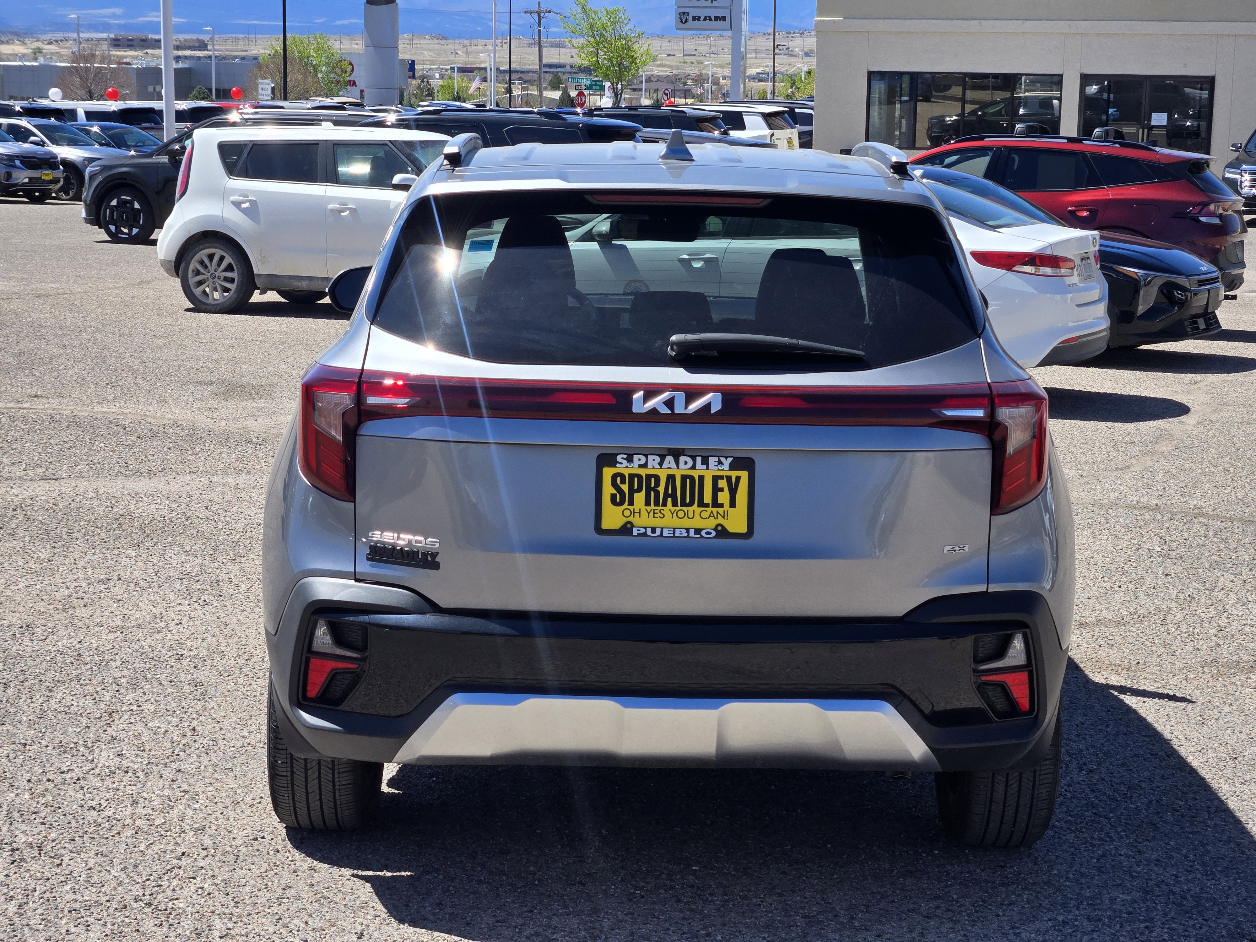 Used 2025 Kia Seltos EX image 4