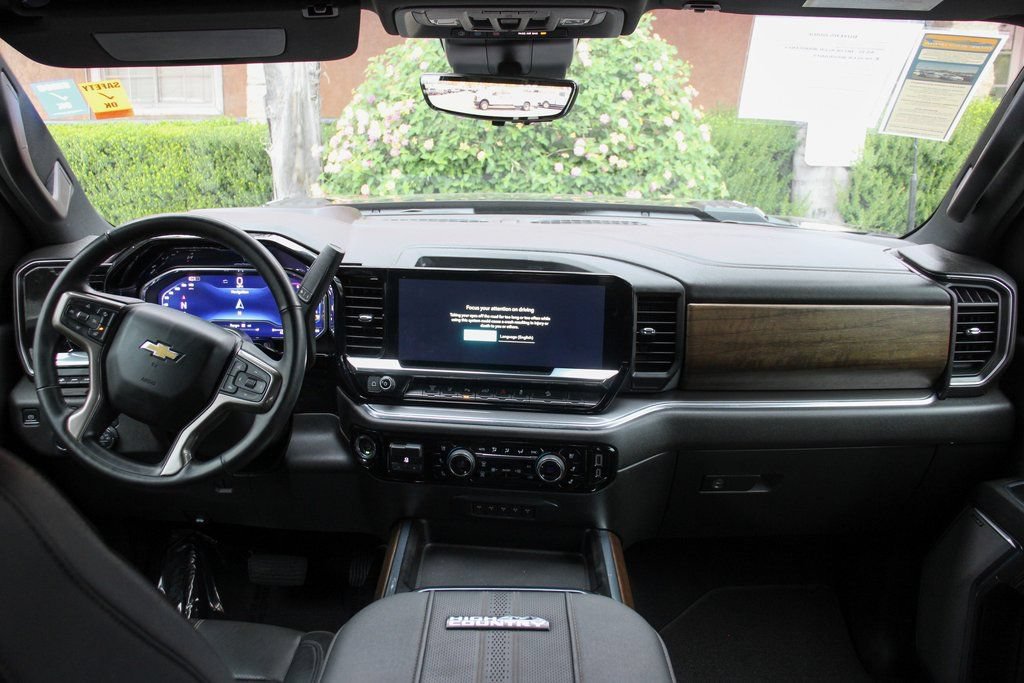 Used 2024 Chevrolet Silverado 2500 High Country w/ Technology Package AWD/4WD image 28