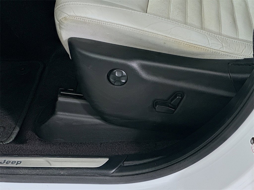 Used 2018 Jeep Grand Cherokee Limited image 23