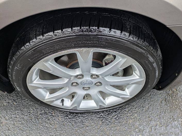 Used 2010 Buick LaCrosse CXS w/ Touring Package FWD image 9