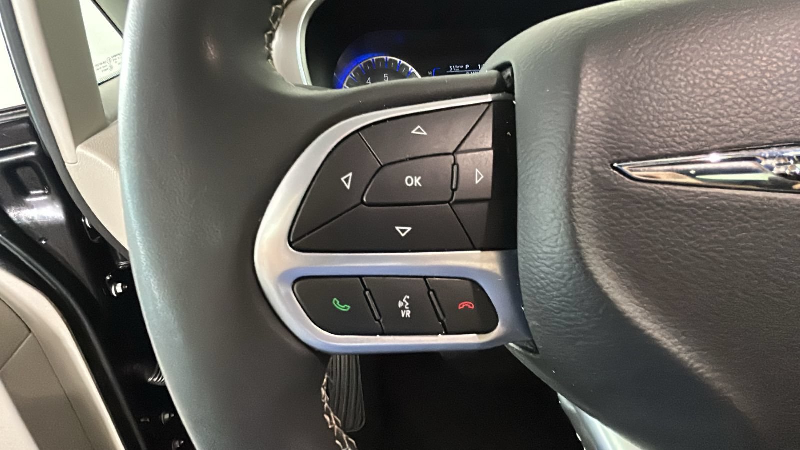 Used 2023 Chrysler Voyager LX FWD image 19