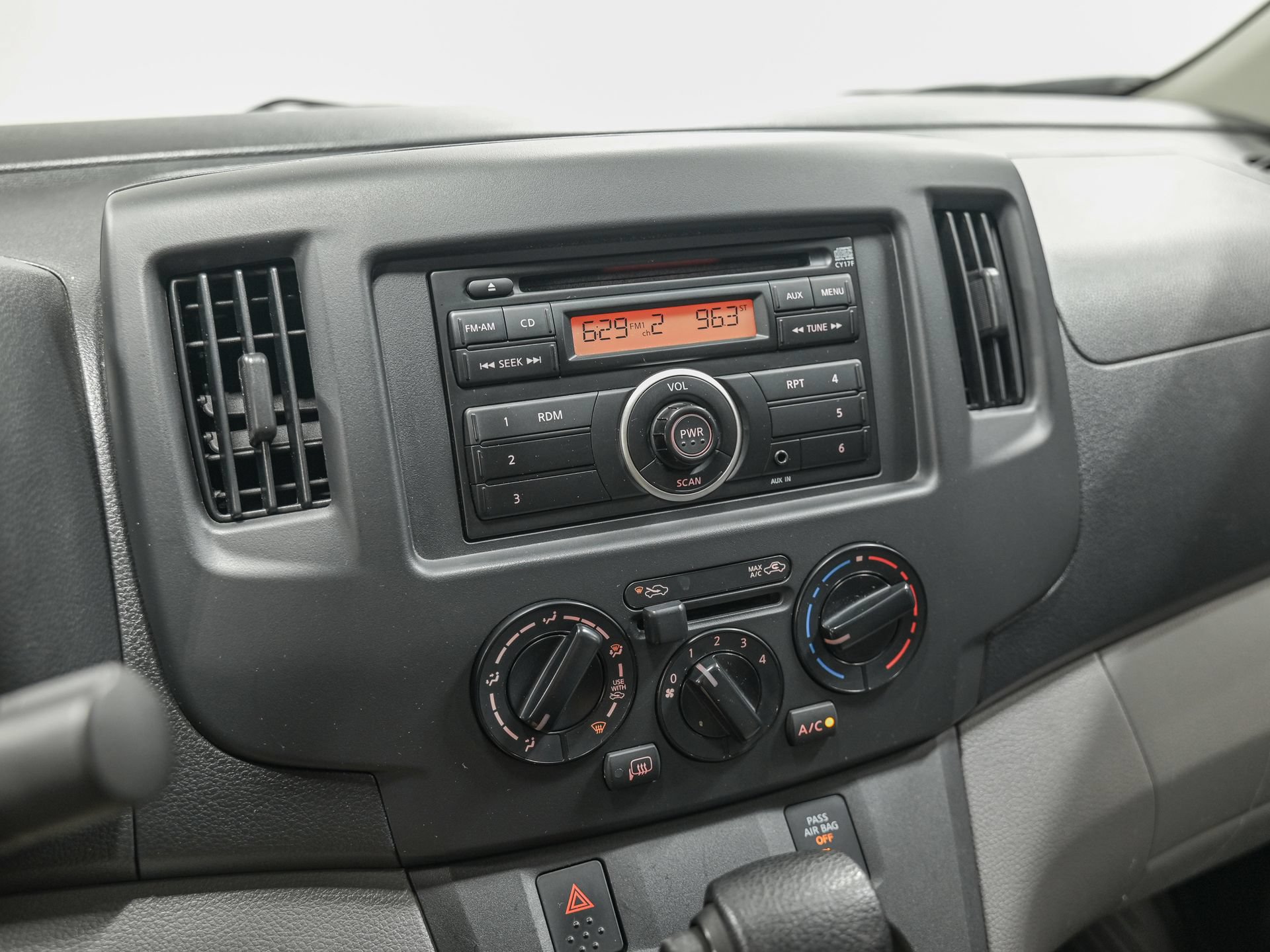 Used 2015 Nissan NV200 SV w/ Exterior Appearance Package FWD image 19