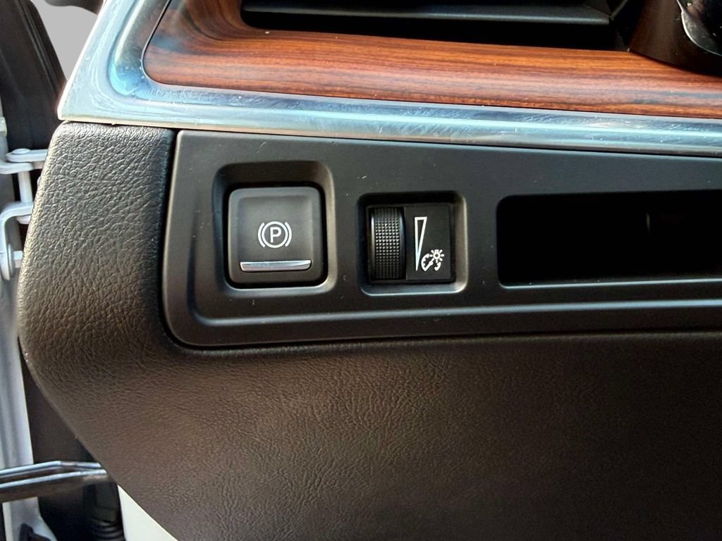 Used 2024 Cadillac XT5 Premium Luxury w/ LPO, Floor Liner Package AWD/4WD image 30