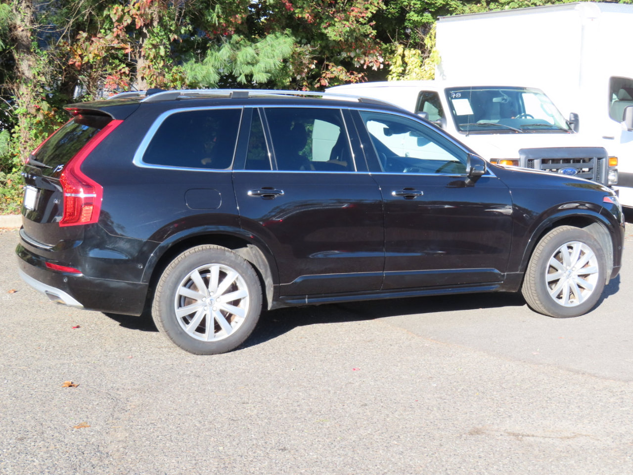 Used 2017 Volvo XC90 T6 Momentum w/ Vision Package image 5