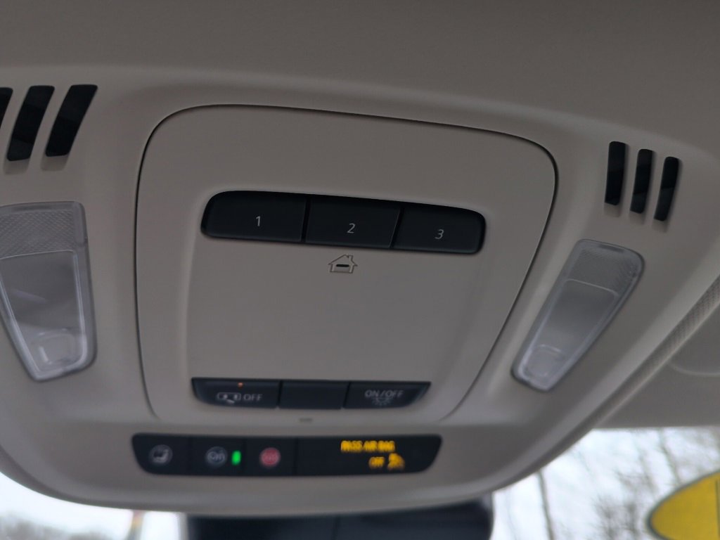 Used 2021 Buick Envision Essence w/ Technology Package I image 43