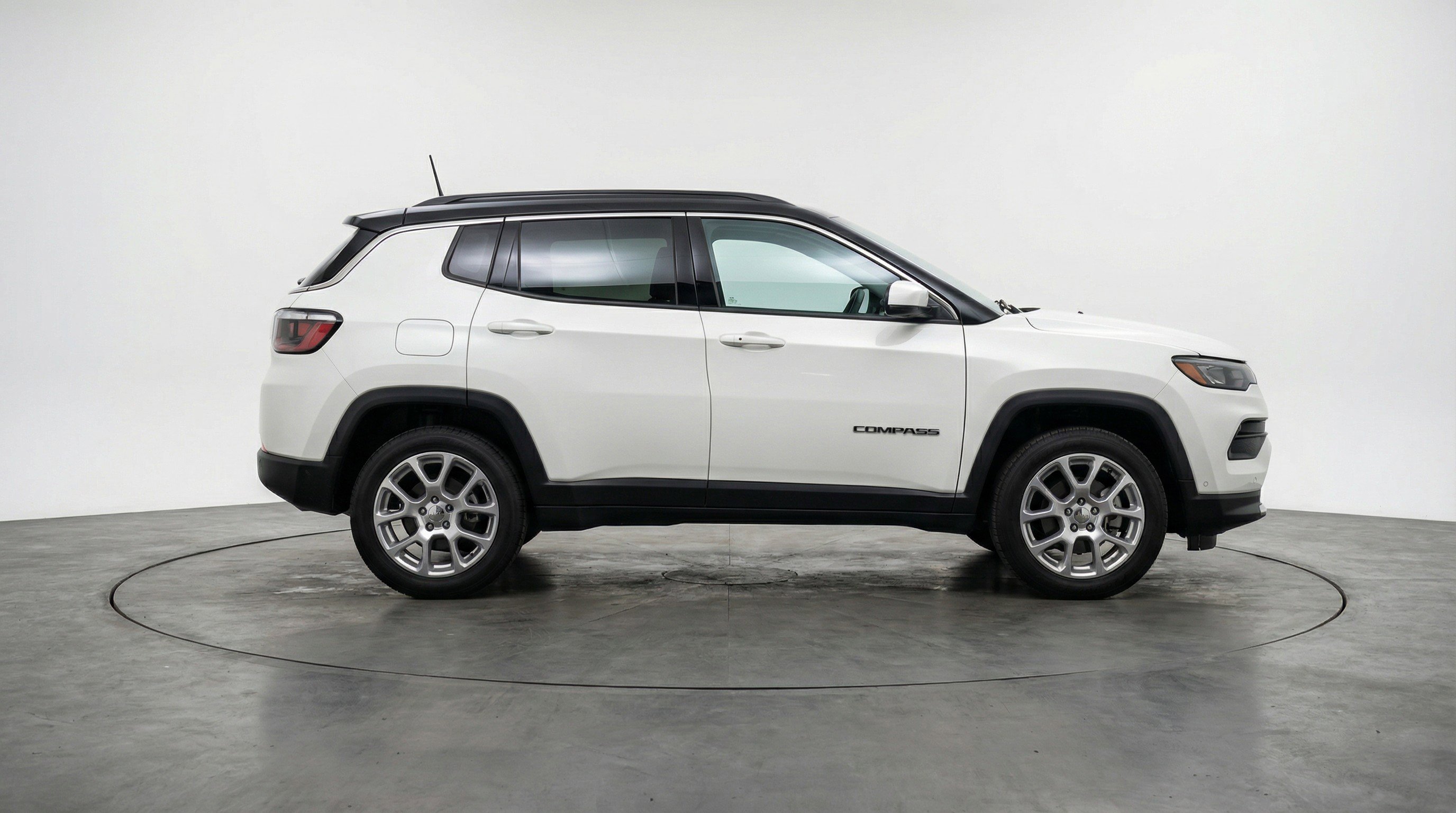 Used 2025 Jeep Compass Limited AWD/4WD image 11