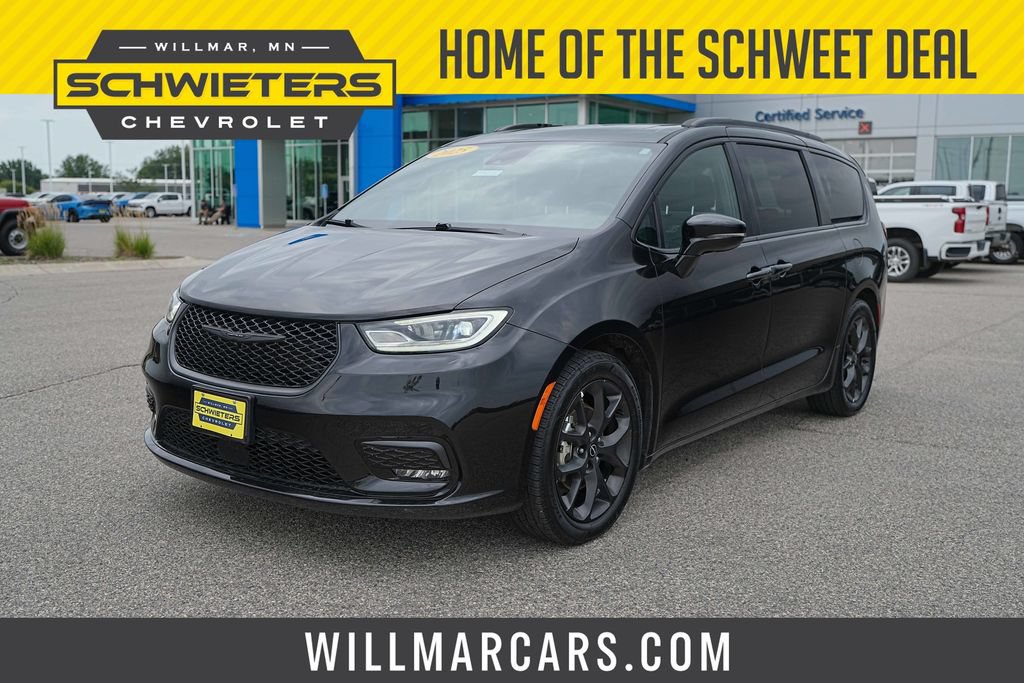 Used 2025 Chrysler Pacifica Limited FWD image 1