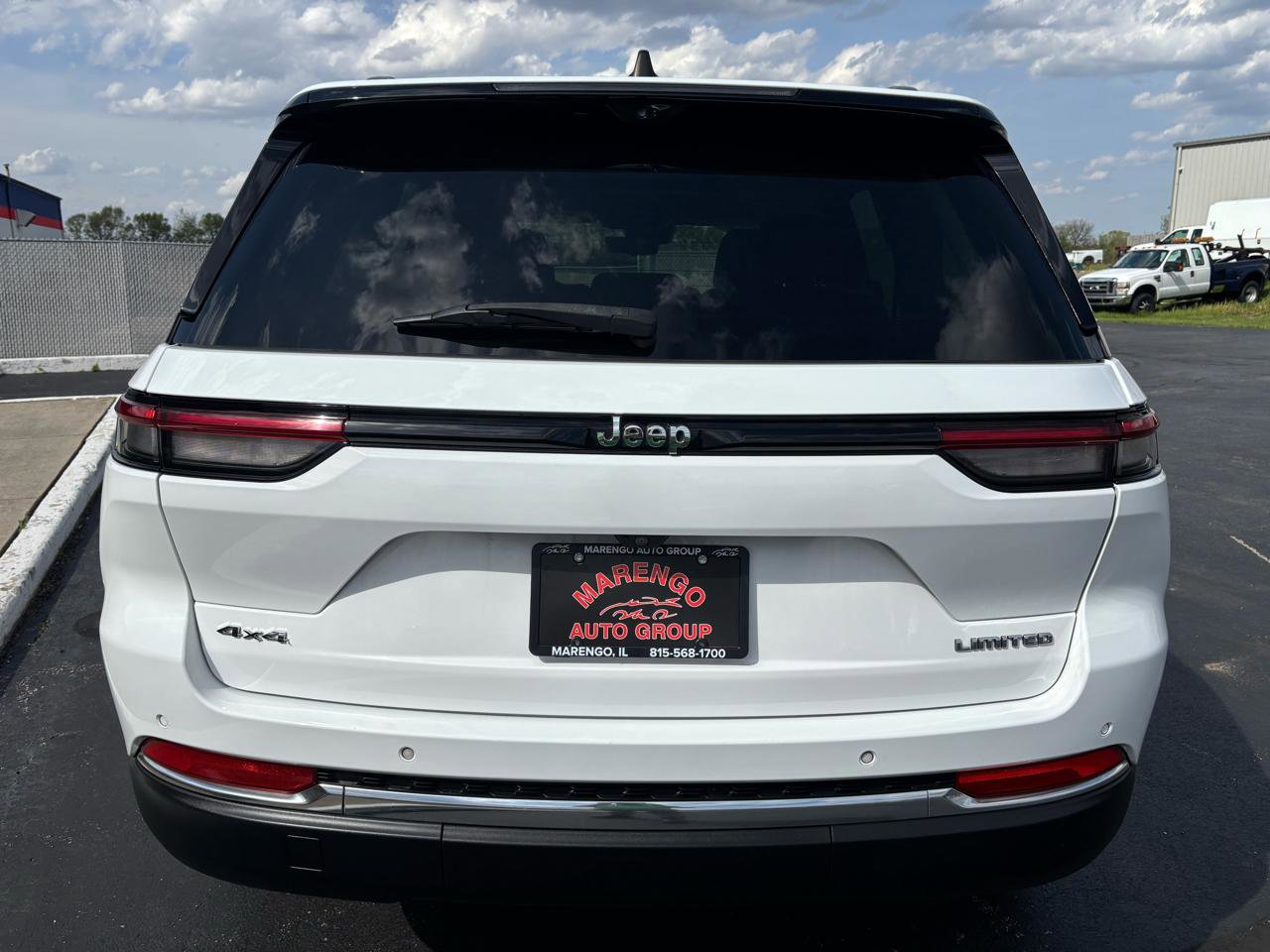Used 2023 Jeep Grand Cherokee Limited w/ Luxury Tech Group II AWD/4WD image 4
