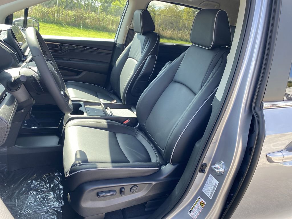 New 2026 Honda Odyssey Touring image 4