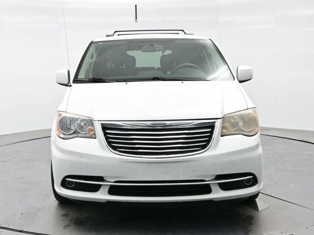 Used 2015 Chrysler Town & Country Touring image 2