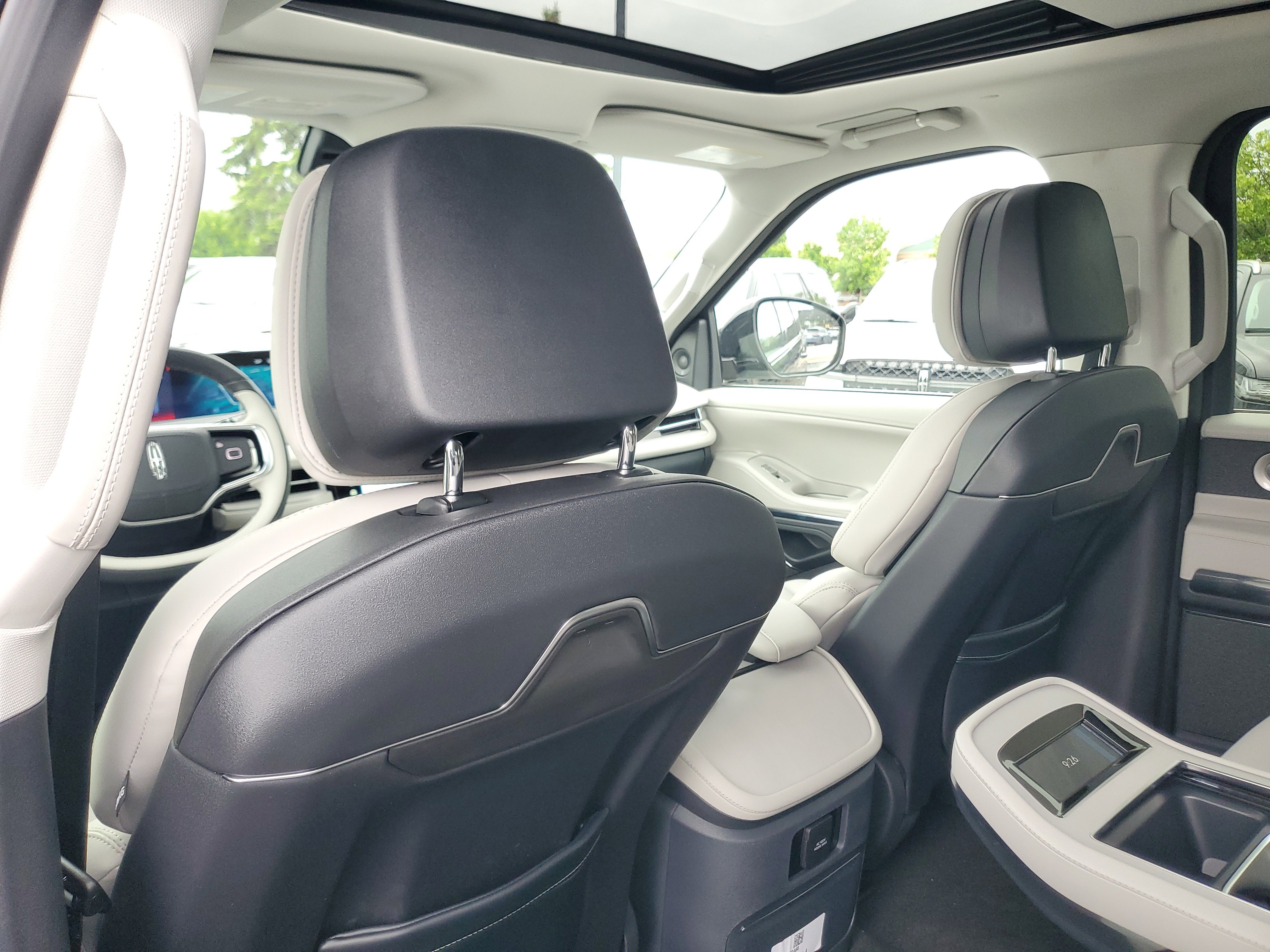 New 2026 Lincoln Navigator Reserve AWD/4WD image 28