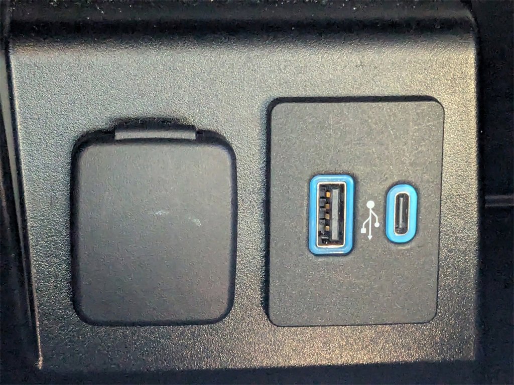 Used 2020 Ford Explorer XLT image 23