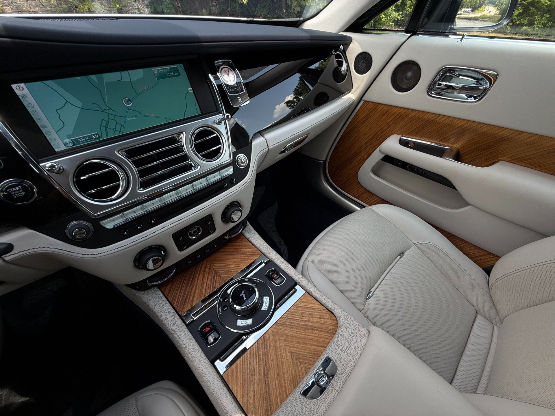 Used 2015 Rolls-Royce Wraith RWD image 24
