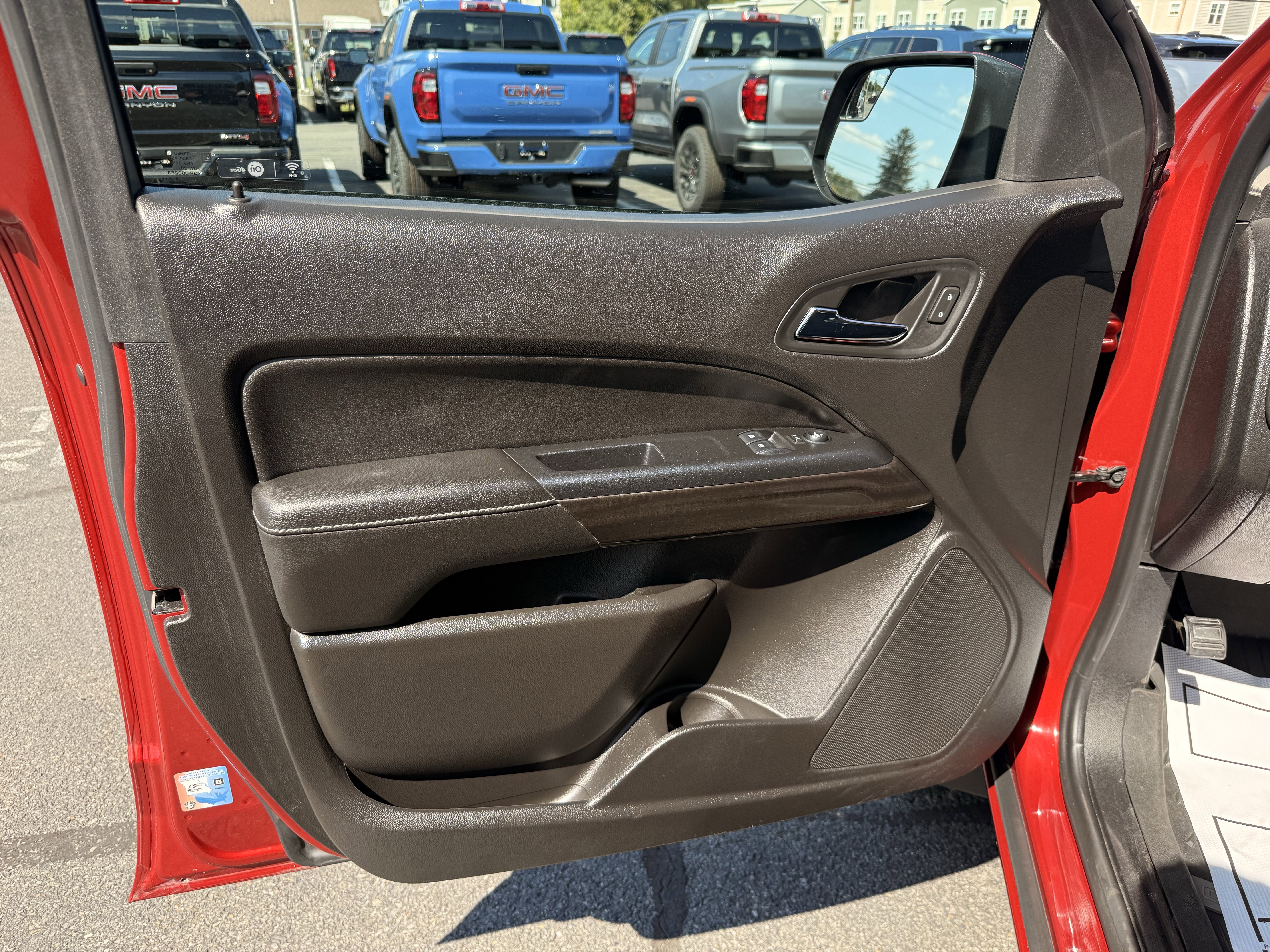 Used 2016 GMC Canyon SLE w/ SLE Convenience Package image 10