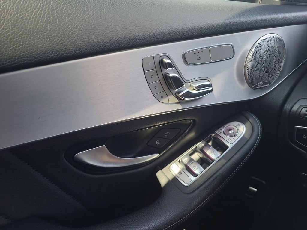 Used 2021 Mercedes-Benz GLC 300 image 27