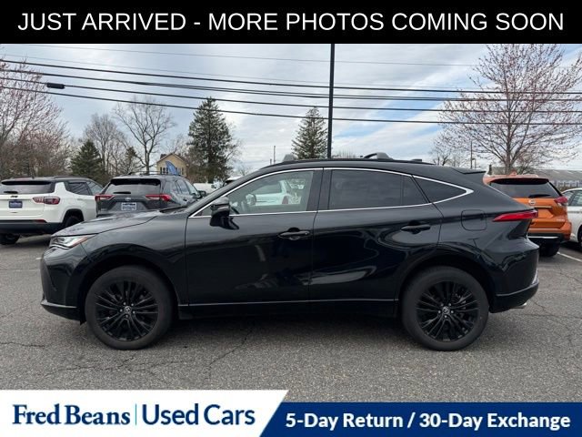 Used 2023 Toyota Venza Nightshade image 4