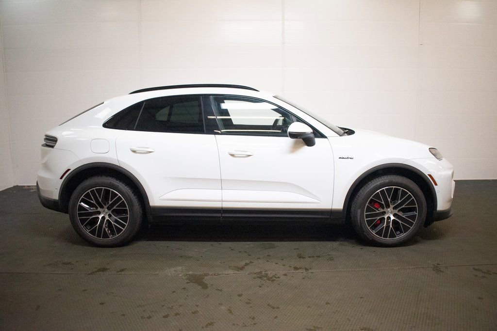 Used 2025 Porsche Macan 4S Electric image 11