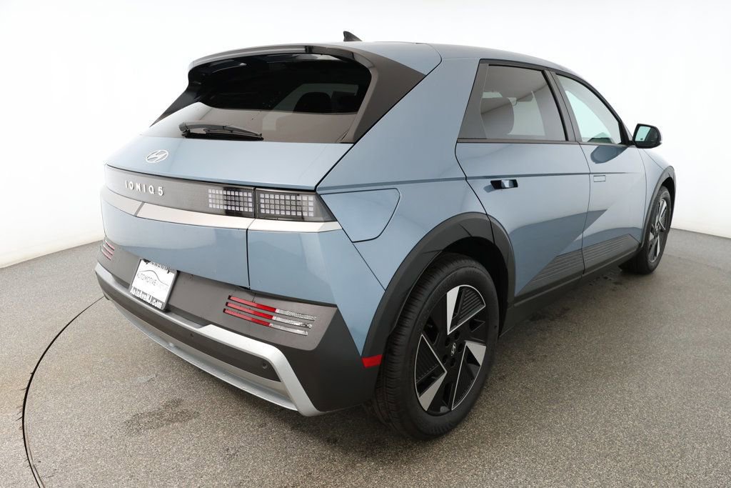 Used 2025 Hyundai Ioniq 5 SE image 4