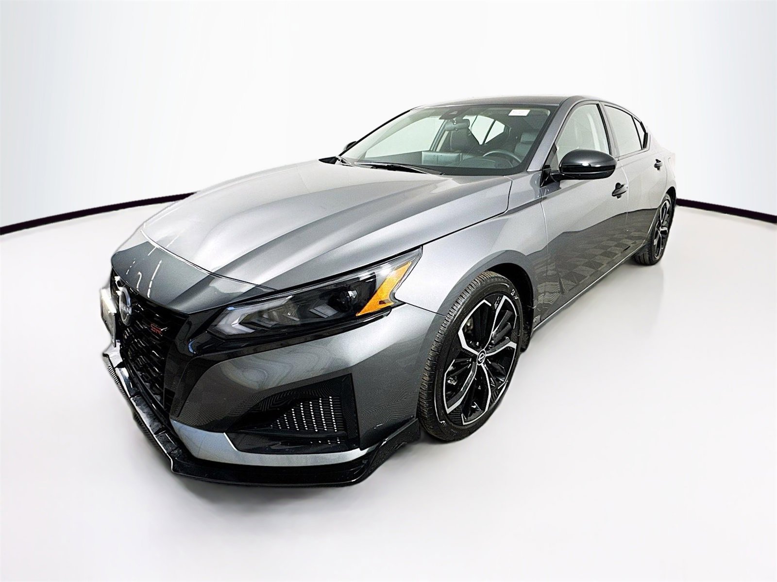 Used 2025 Nissan Altima 2.5 SR w/ SR Premium Package image 3