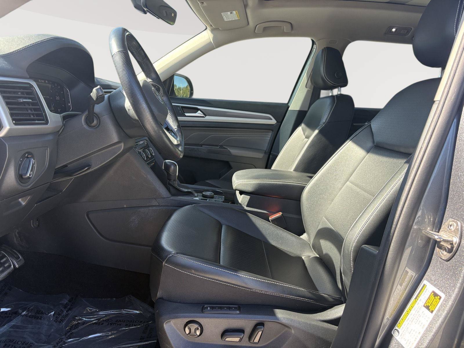 Certified 2022 Volkswagen Atlas SEL R-Line AWD/4WD image 10