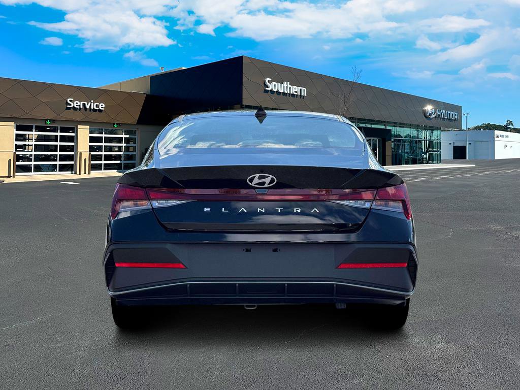 New 2026 Hyundai Elantra SE FWD image 7