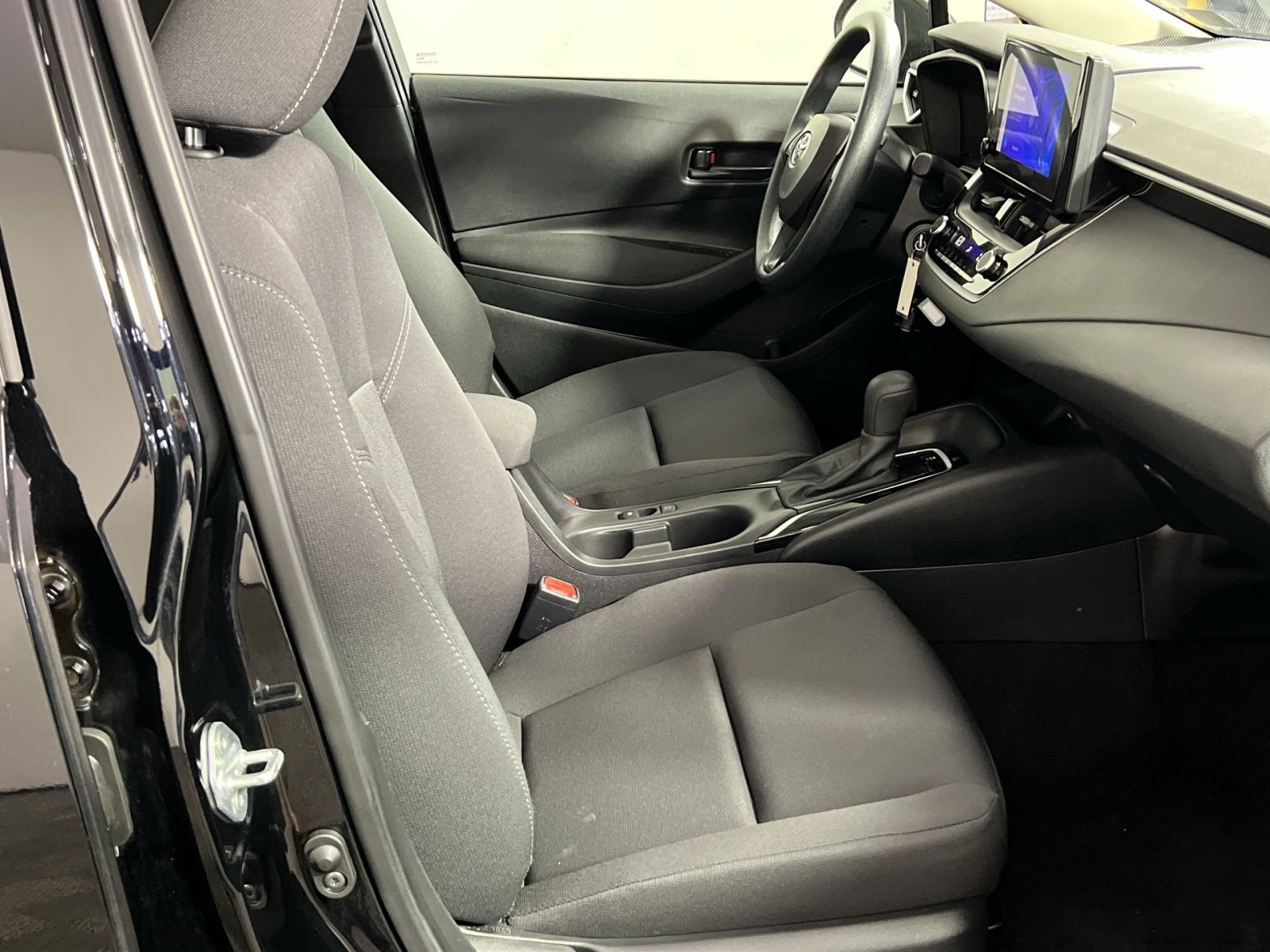 Used 2024 Toyota Corolla LE image 28