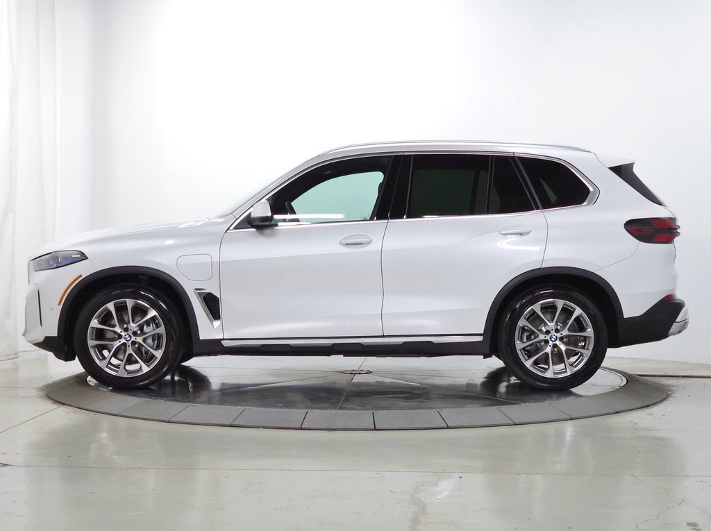 Used 2026 BMW X5 xDrive50e w/ Executive Package AWD/4WD image 4