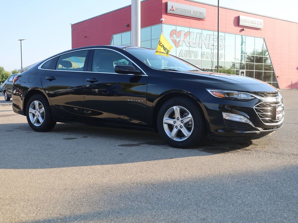 Used 2022 Chevrolet Malibu LT image 2