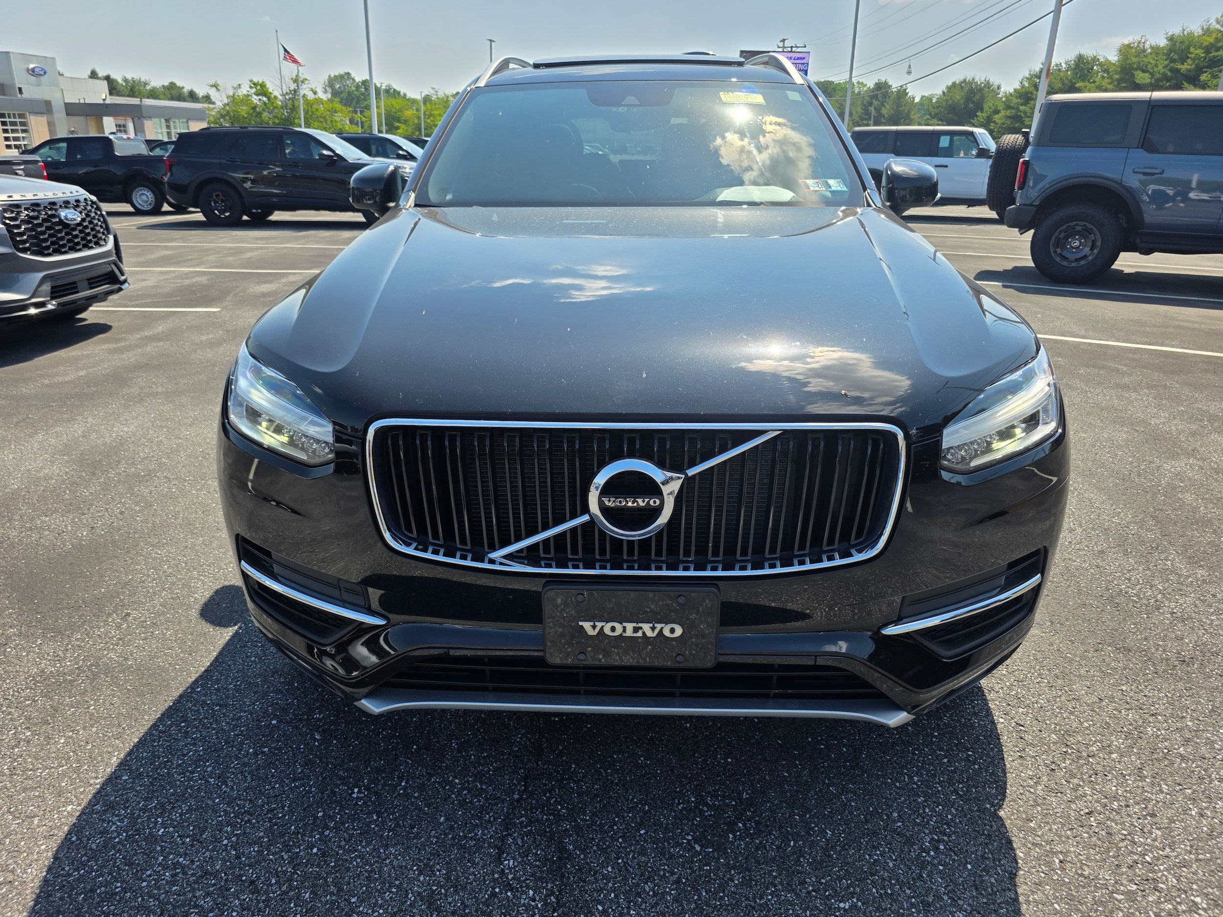 Used 2018 Volvo XC90 T6 Momentum w/ Protection Package AWD/4WD image 8