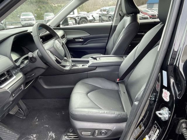 Used 2025 Toyota Grand Highlander AWD image 15