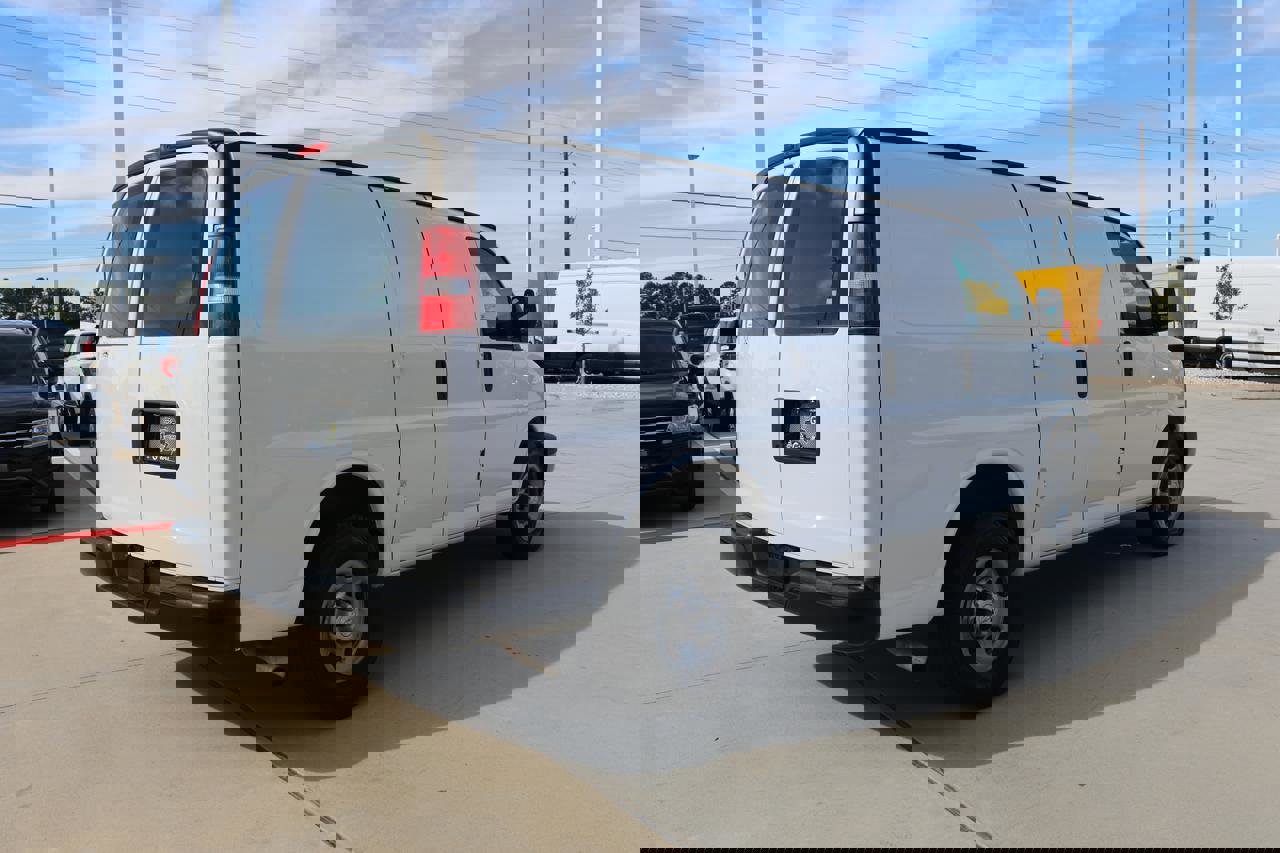 Used 2017 Chevrolet Express 2500 image 5