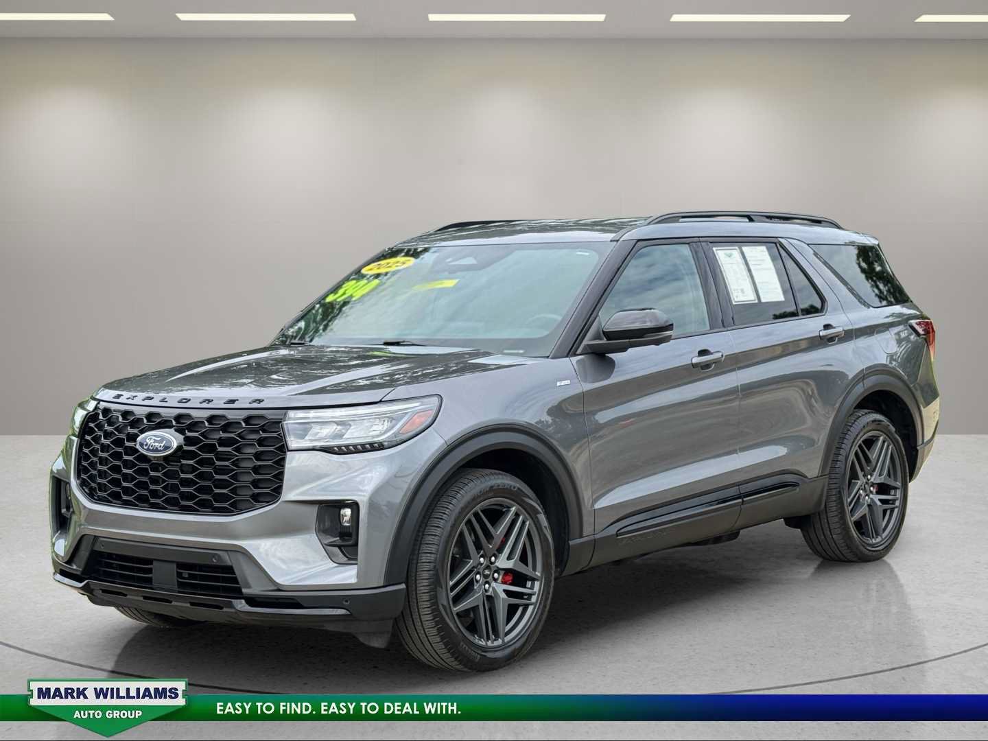 Used 2025 Ford Explorer ST-Line w/ ST-Line Street Pack AWD/4WD image 4
