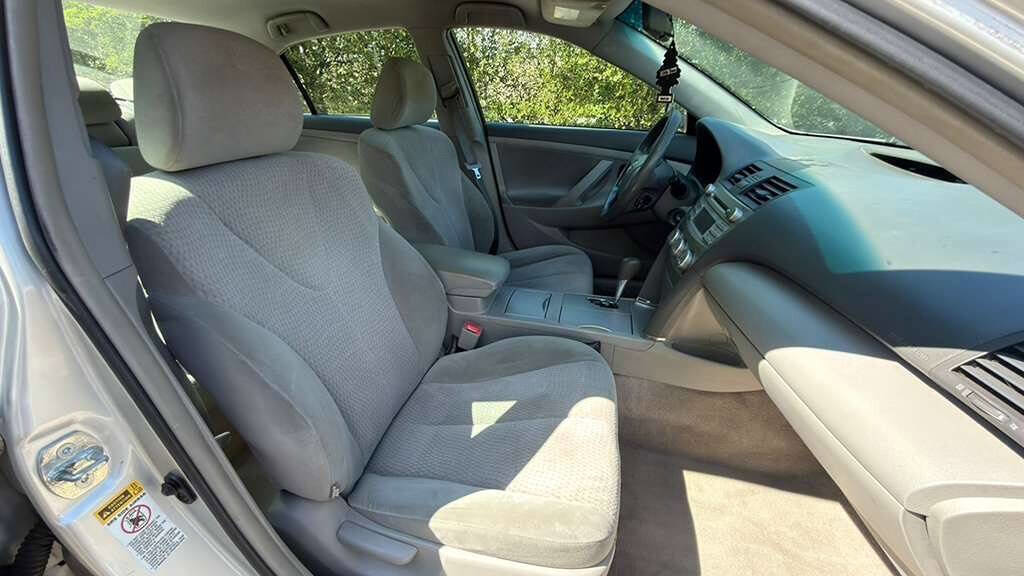Used 2011 Toyota Camry LE FWD image 25