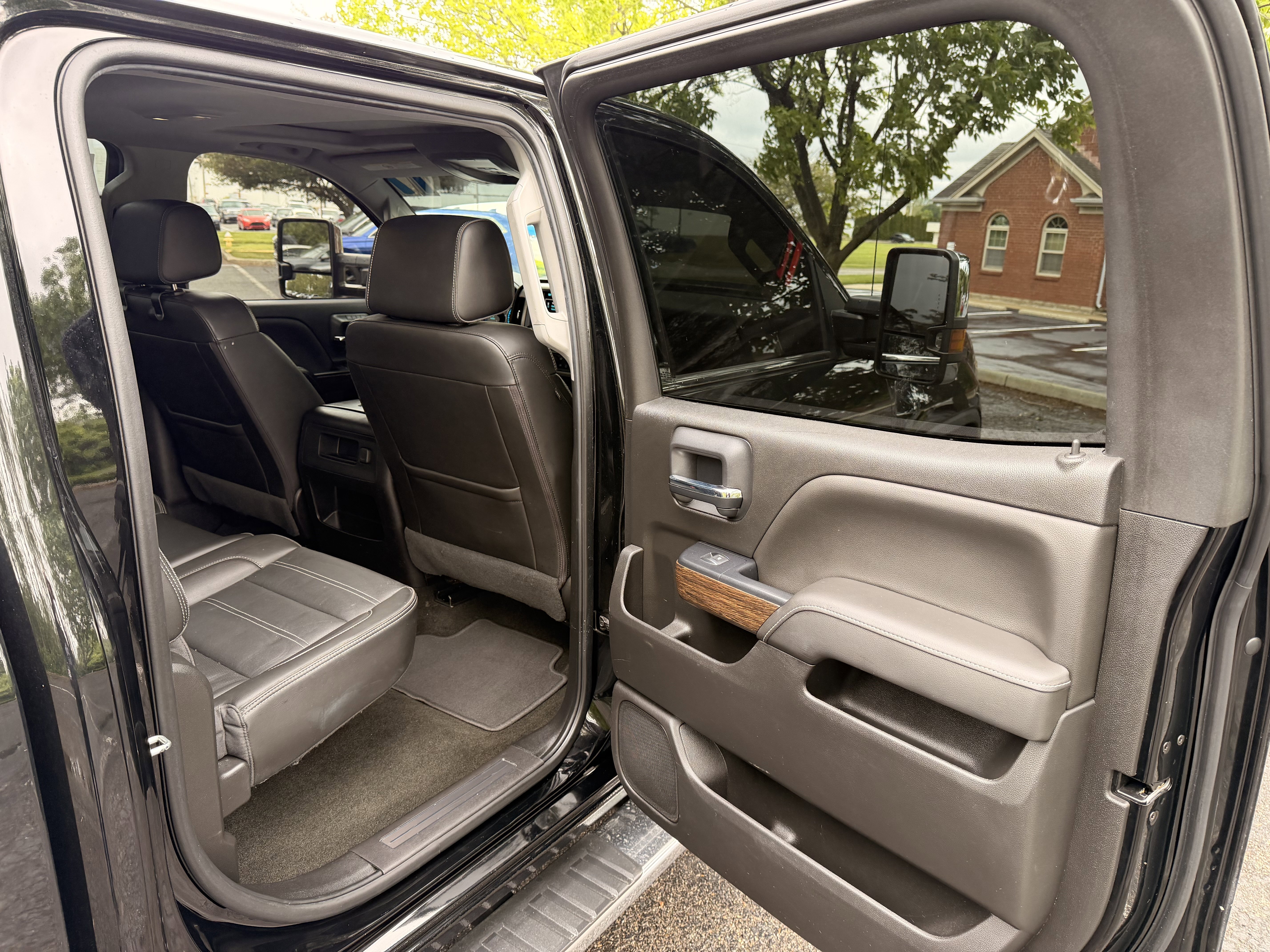 Used 2017 GMC Sierra 2500 Denali w/ Duramax Plus Package AWD/4WD image 14