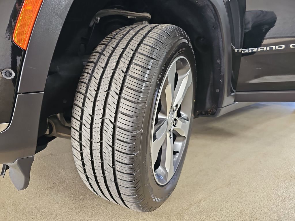 Used 2021 Jeep Grand Cherokee L Limited w/ Luxury Tech Group II image 39