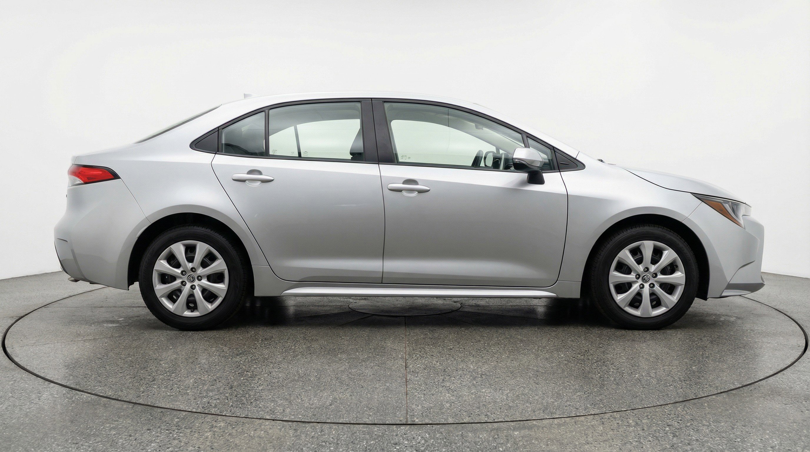Used 2025 Toyota Corolla LE FWD image 11