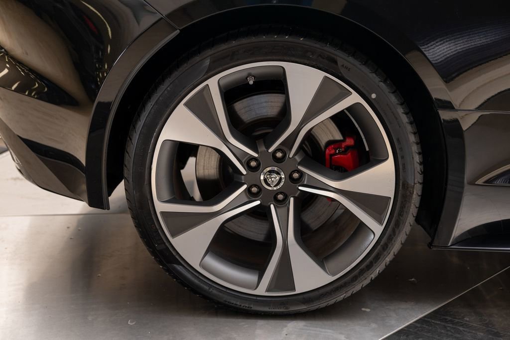 Used 2024 Jaguar F-TYPE R-Dynamic RWD image 41