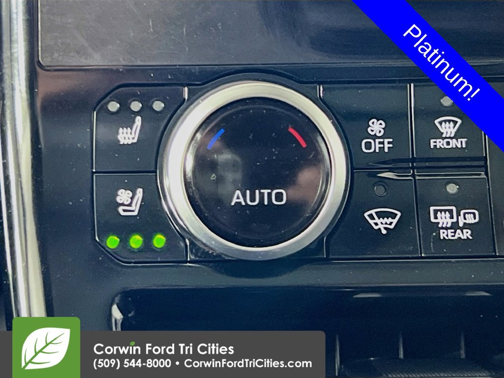 Used 2025 Toyota Highlander Platinum AWD/4WD image 24