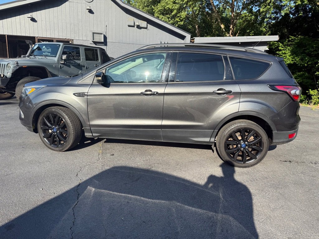 Used 2017 Ford Escape Titanium image 33
