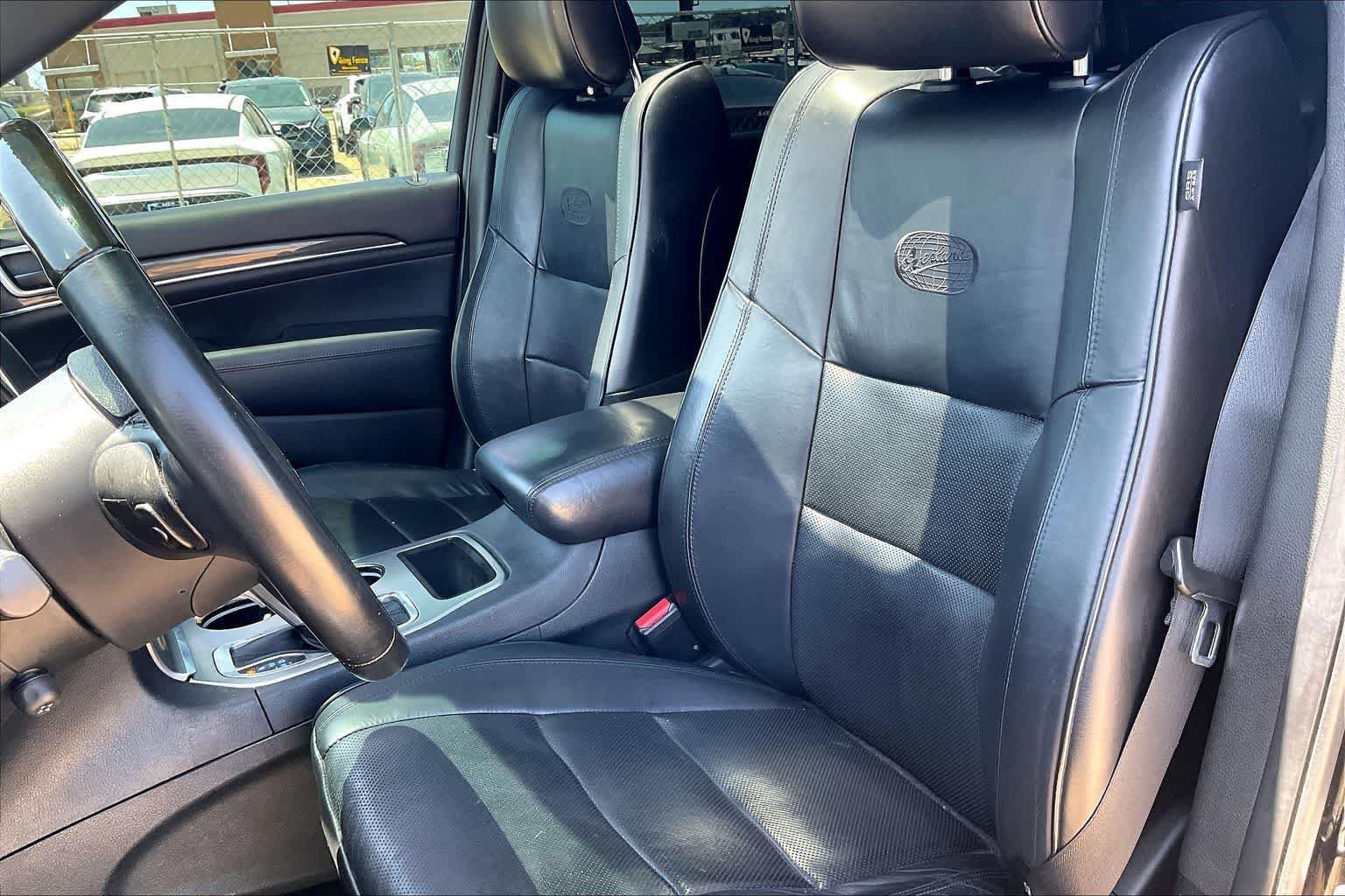 Used 2018 Jeep Grand Cherokee Overland RWD image 9