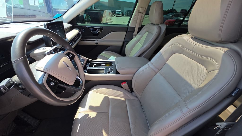Used 2021 Lincoln Aviator Reserve AWD/4WD image 11