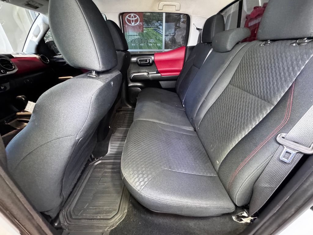 Used 2021 Toyota Tacoma SR5 AWD/4WD image 43