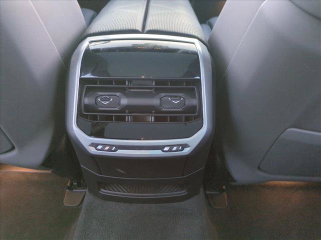 Used 2023 BMW i7 xDrive60 AWD/4WD image 18