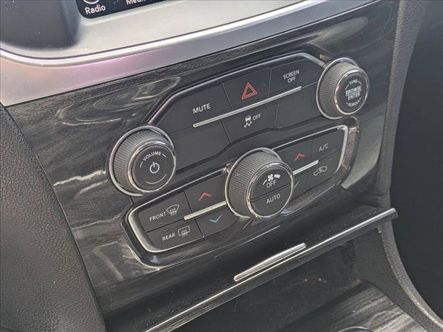Used 2017 Chrysler 300 Limited w/ Driver Convenience Group RWD image 12