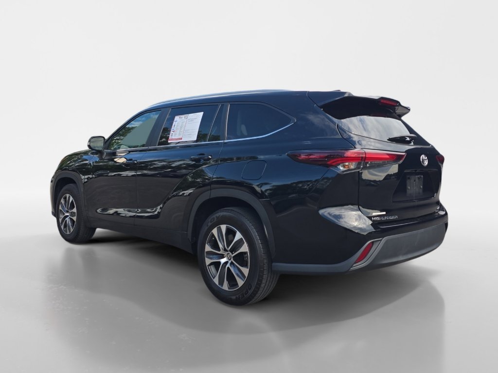 Used 2024 Toyota Highlander XLE image 4