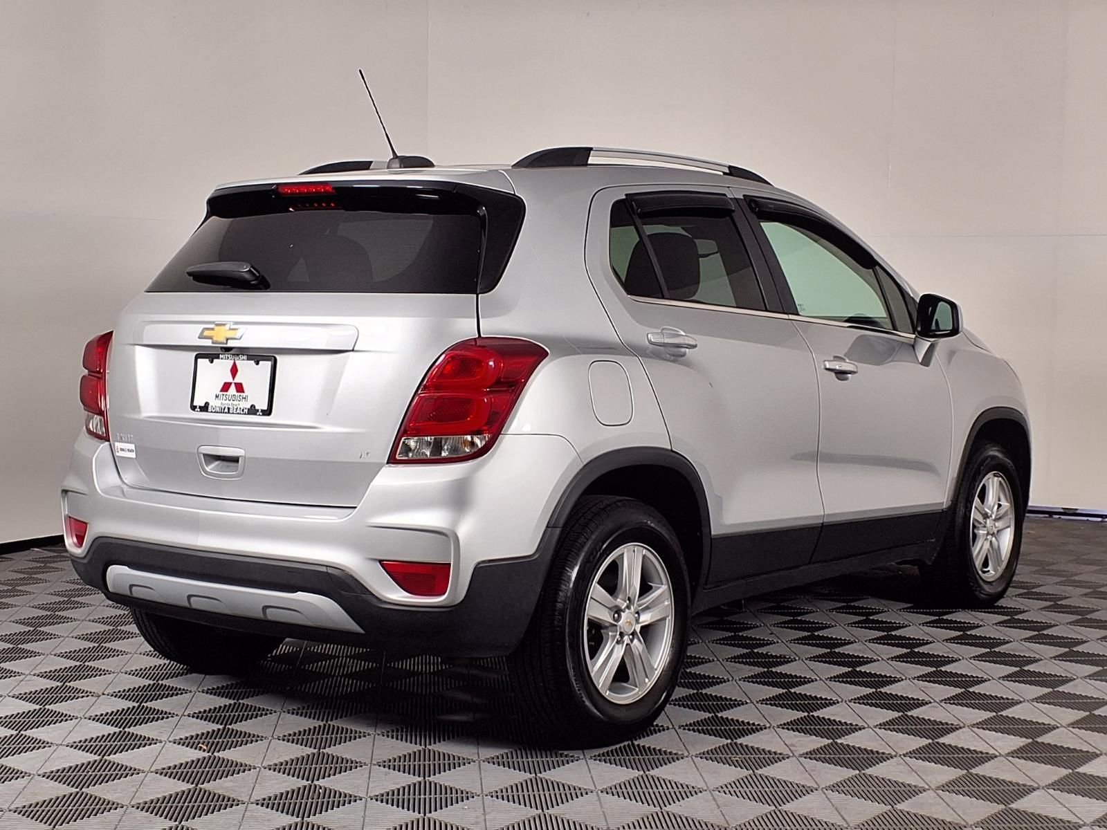 Used 2020 Chevrolet Trax LT w/ LT Convenience Package AWD/4WD image 29