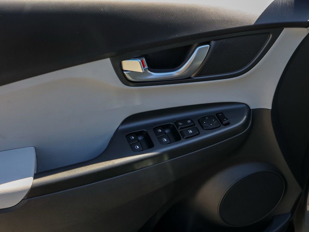 Used 2023 Hyundai Kona SE w/ Cargo Package image 24
