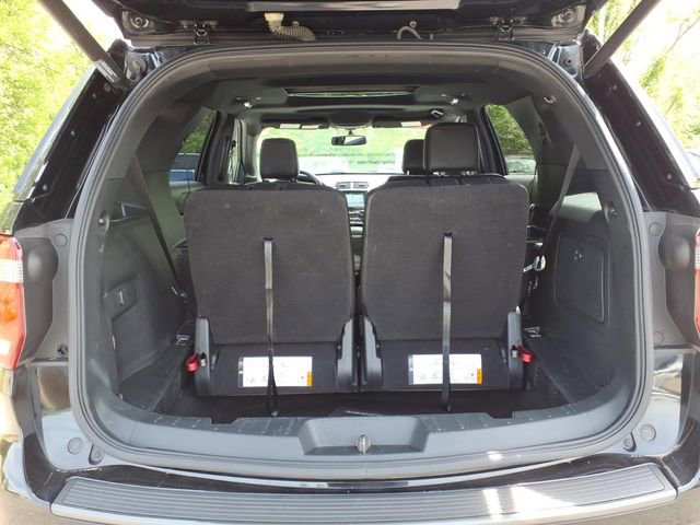 Used 2018 Ford Explorer XLT w/ Equipment Group 202A AWD/4WD image 11