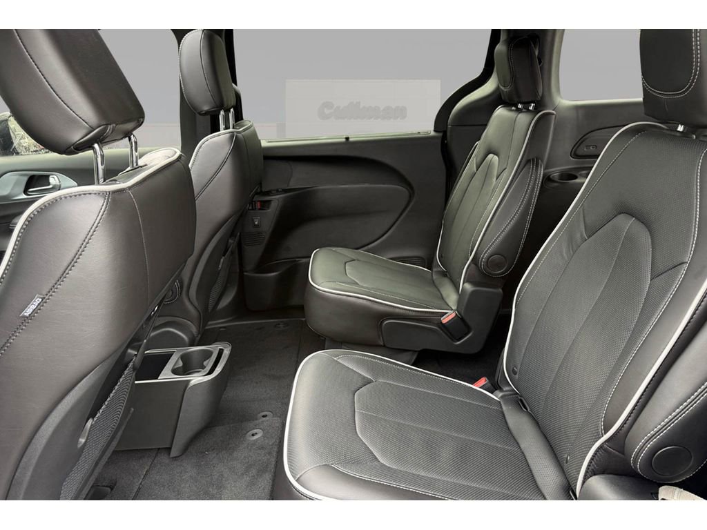 New 2026 Chrysler Pacifica Limited image 18