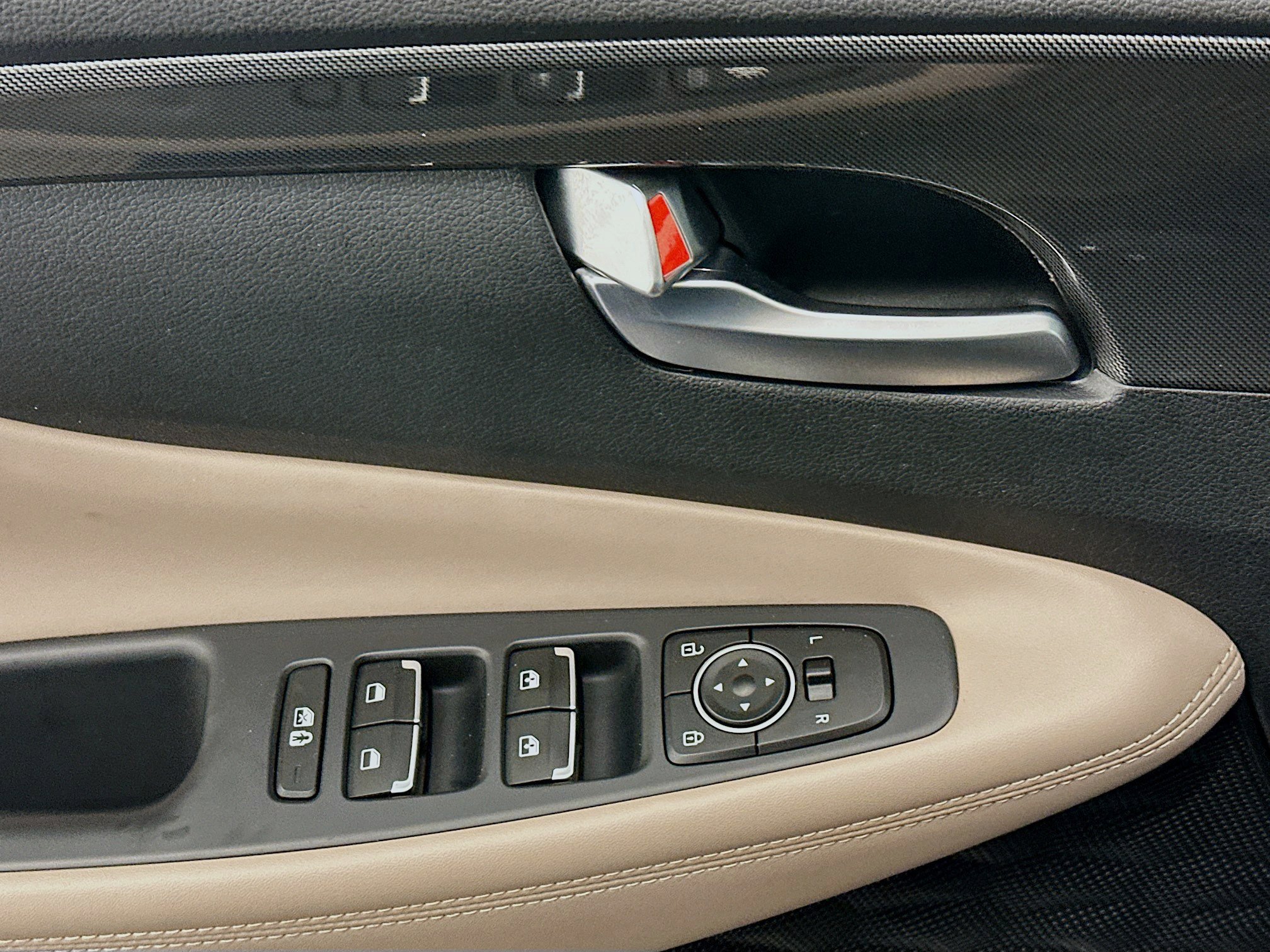 Used 2023 Hyundai Santa Fe SEL w/ Premium Package image 15